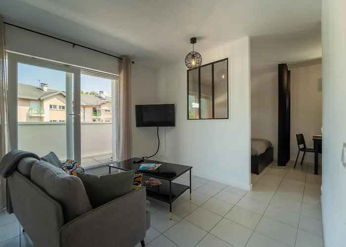 En Bord De Apartament *