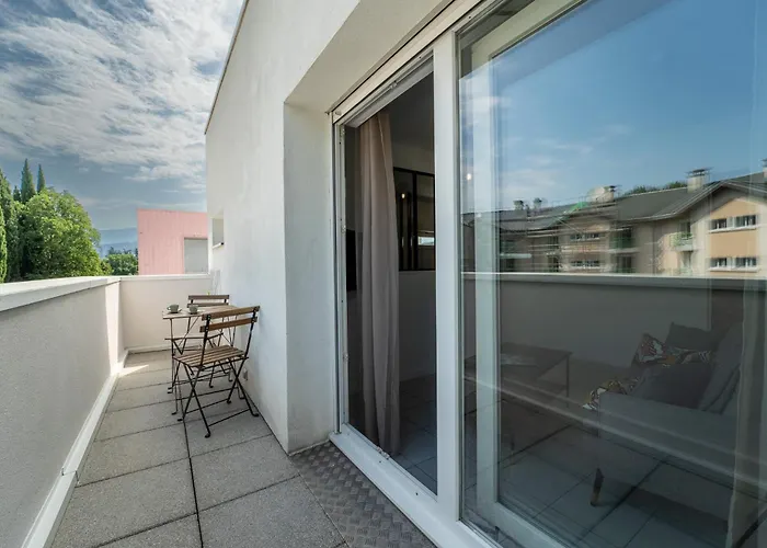 En Bord De Apartament